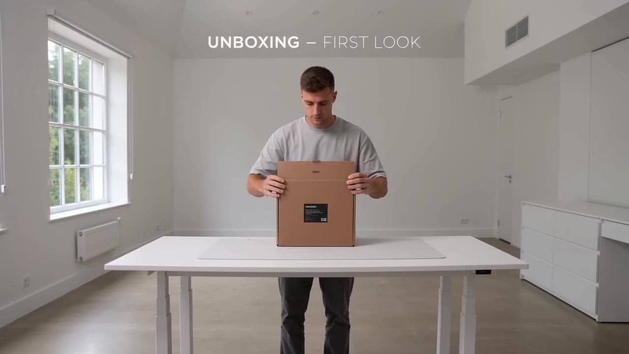Exemple video IA Seedance 2.0 Fast: Wide 16:9 full-body unboxing video in a clean studio/kitchen setting. A person is fully visible (head...